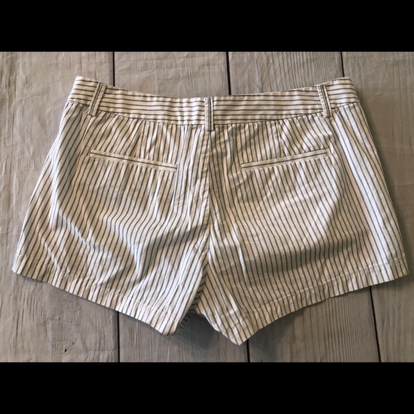 Uniqlo women’s striped shorts size 12 - Picture 3 of 4